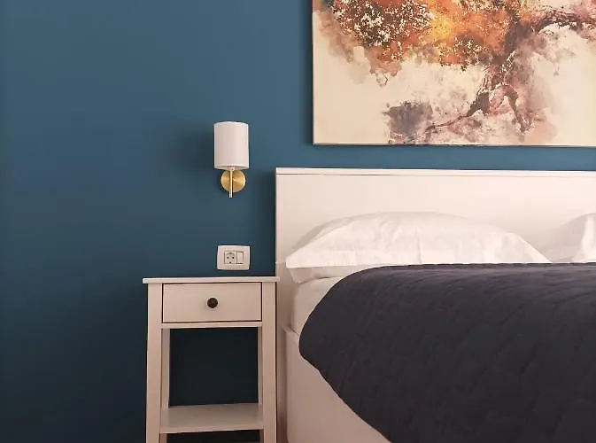 Neda מאלי לוסיניי