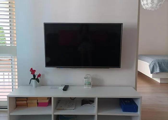 Neda * מאלי לוסיניי